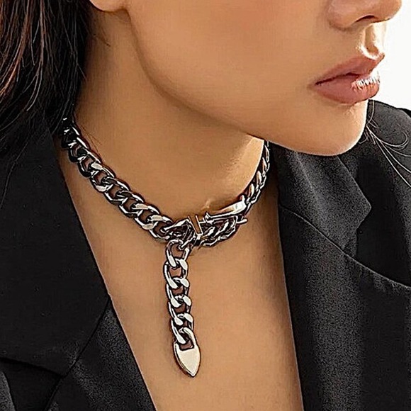 Silver Belt Buckle Design Exaggerated Choker - Picture 4 of 5